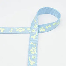 Sangle pattes et os de chien brillants bleu bébé 20mm - La boite à tissus