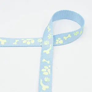 Sangle pattes et os de chien brillants bleu bébé 20mm - La boite à tissus