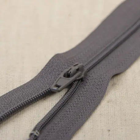 Tirette fine polyester n°2 non séparable 60 cm La boite à tissus