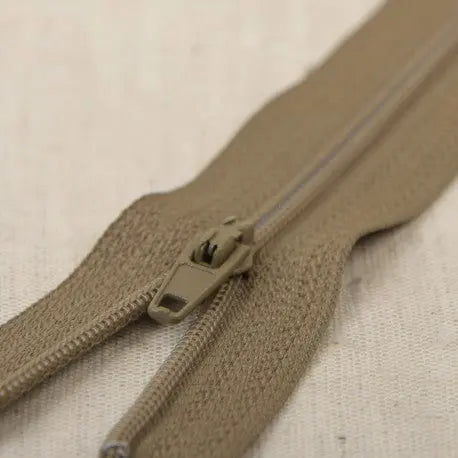 Tirette fine polyester n°2 non séparable 12 cm - La boite à tissus
