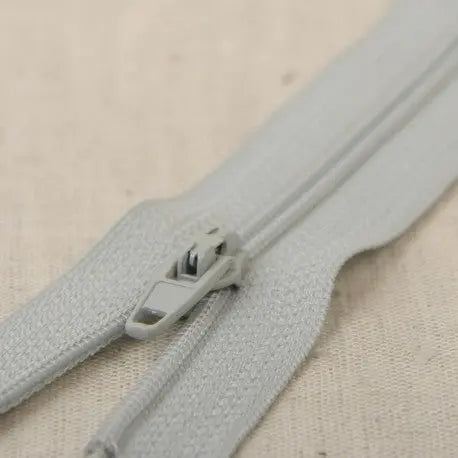 Tirette fine polyester n°2 non séparable 12 cm - La boite à tissus
