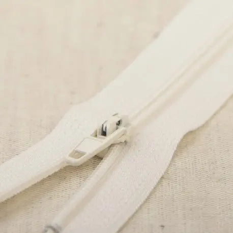 Tirette fine polyester n°2 non séparable 12 cm - La boite à tissus