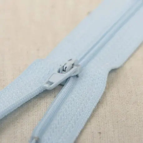 Tirette fine polyester n°2 non séparable 15 cm - La boite à tissus
