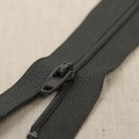 Tirette fine polyester n°2 non séparable 45 cm - La boite à tissus