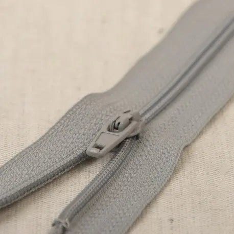 Tirette fine polyester n°2 non séparable 60 cm - La boite à tissus