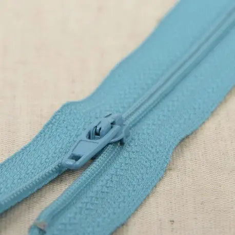 Tirette fine polyester n°2 non séparable 60 cm - La boite à tissus