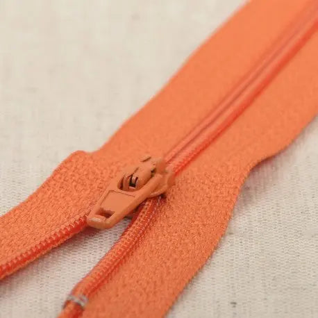 Tirette fine polyester n°2 non séparable 60 cm - La boite à tissus