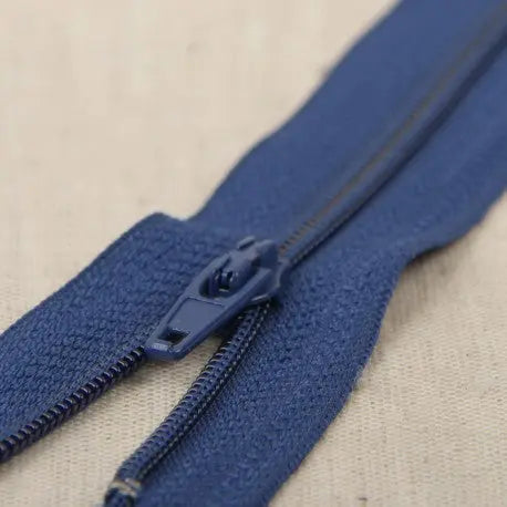 Tirette fine polyester n°2 non séparable 60 cm - La boite à tissus