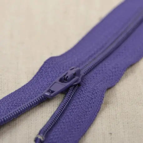 Tirette fine polyester n°2 non séparable 60 cm - La boite à tissus