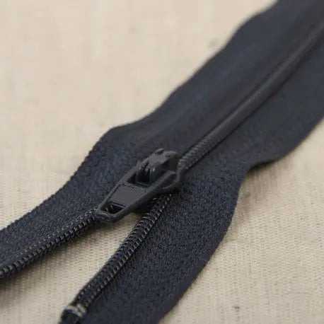 Tirette fine polyester n°2 non séparable 60 cm - La boite à tissus