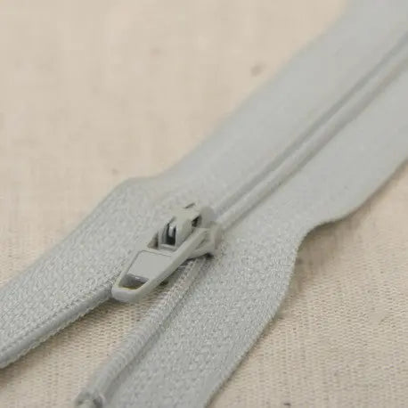 Tirette fine polyester n°2 non séparable 60 cm - La boite à tissus