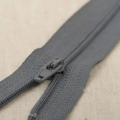 Tirette fine polyester n°2 non séparable 60 cm - La boite à tissus