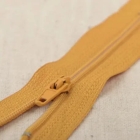 Tirette fine polyester n°2 non séparable 60 cm - La boite à tissus