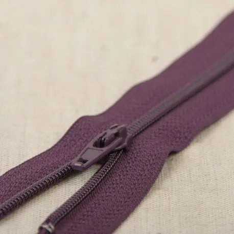 Tirette fine polyester n°2 non séparable 60 cm - La boite à tissus